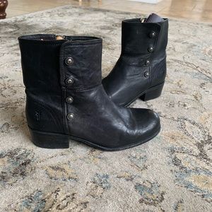 Frye black leather boots ❤️
